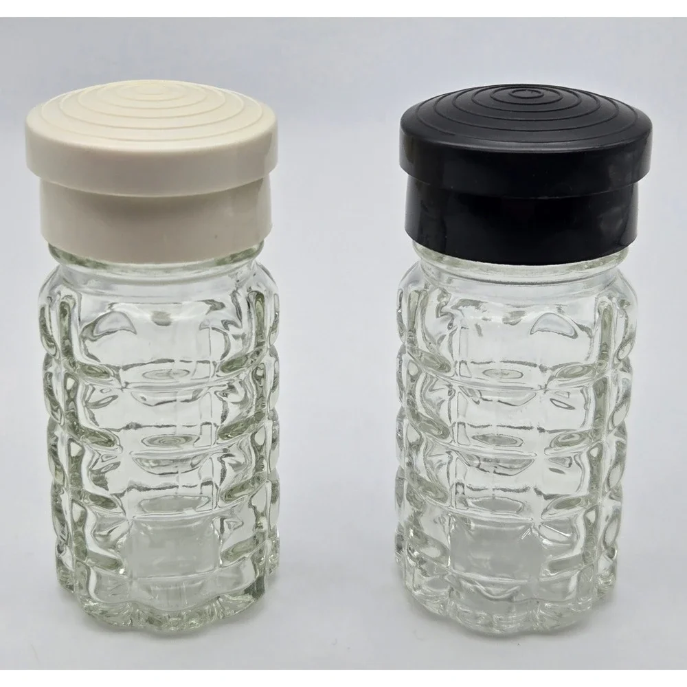 TableCraft Salt Pepper Shakers‎ Glass 1.5 oz Moisture Proof Waffle Hinged Lids